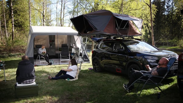 familie på campingferie