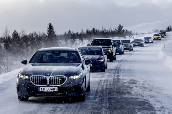 Testbiler på rekke og rad