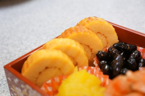 Osechi - Datemaki Tamago 伊達巻きたまご - Rolled up sweet omlet