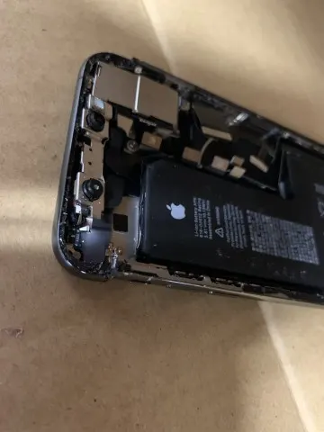 iPhone XS 筐体の画像（1）