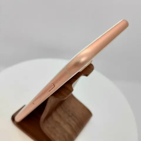iPhone 8 256GB 画面欠けの画像（1）
