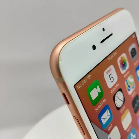 iPhone 8 256GB 画面欠けの画像（3）