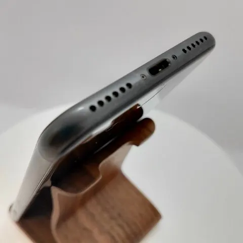iPhone 8 256GBの画像（3）