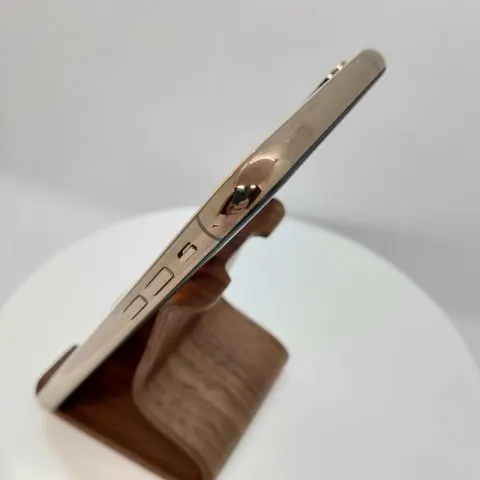 iPhone Xs 256GB docomo 357234094084153の画像（1）