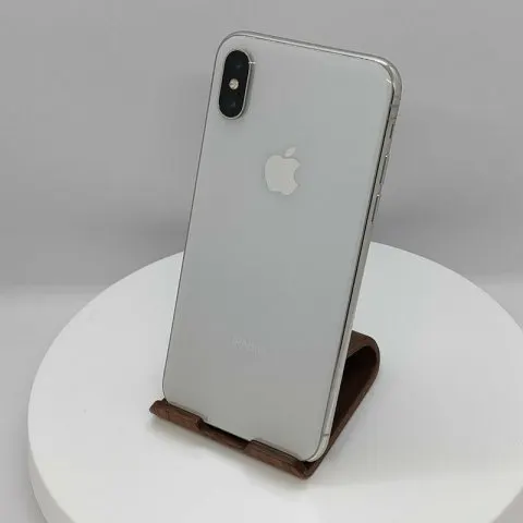 iPhone X 256GB docomo 356742084178257の画像（3）