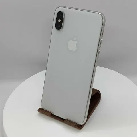 iPhone X 64GB docomo 353019092011215の画像（3）