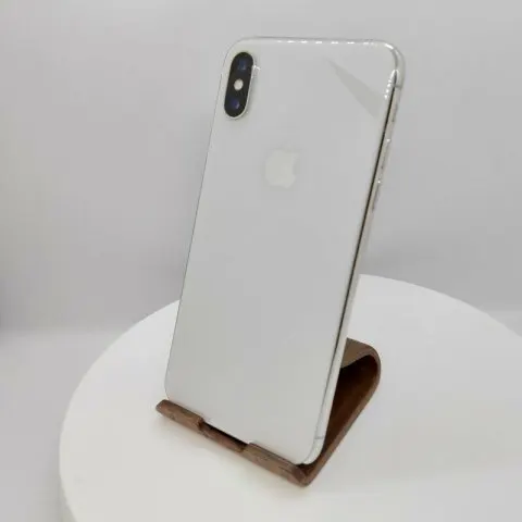 iPhone X 64GB docomo 356738081483716の画像（3）