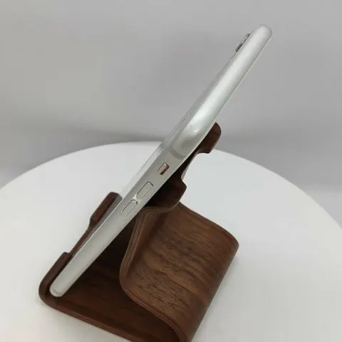 iPhone 6 64GB au 353322073365653の画像（1）