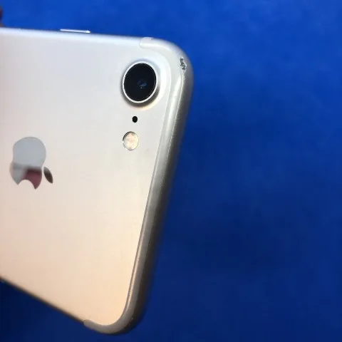 iPhone7 128GB docomo SIMロック解除済み 画面割れの画像（3）