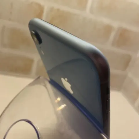 iPhone XR 256GB ブルーの画像（2）