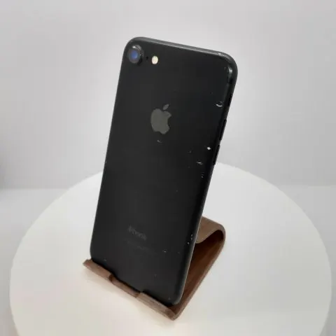 iPhone 7 32GB Softbank 355845084303980の画像（4）