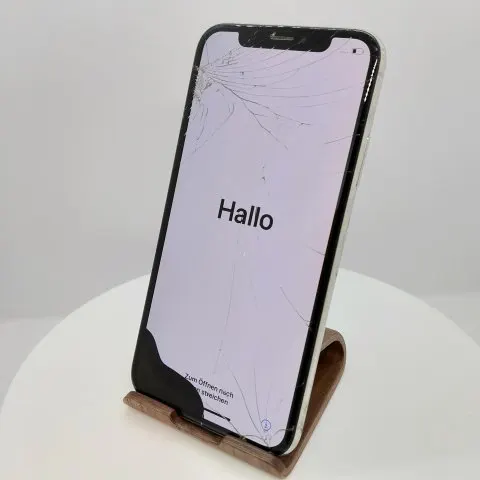 iPhone X 64GB au 356738084905723の画像（0）