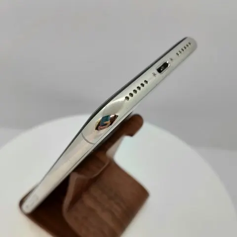 iPhone X 64GB docomo 353020091435595の画像（2）