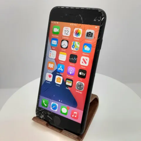 iPhone 7 32GB au 359183074650442の画像（0）