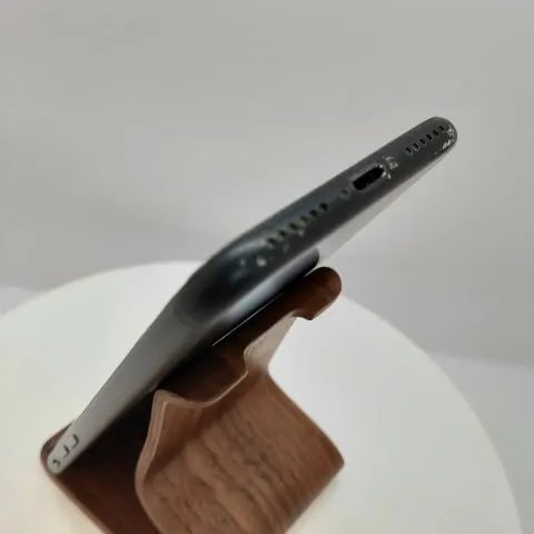iPhone 7 32GB au 359183074650442の画像（2）