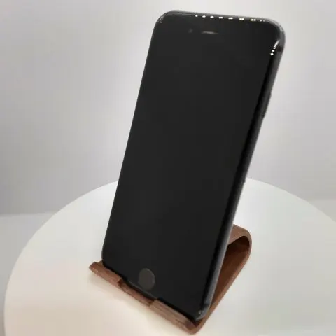 iPhone 8 64GB au 352995090007340の画像（0）