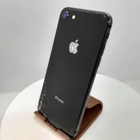 iPhone 8 64GB au 352995090007340の画像（4）