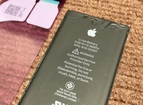 【Apple純正】iPhone 8 交換 バッテリー 両面テープ付き 動作品の画像（1）