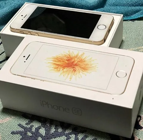 Apple iPhone  SE 32GB ｺﾞｰﾙﾄﾞSIMフリーの画像（0）
