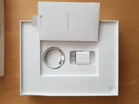 iPad pro 2018モデル Wifi+Cellular 1TB 赤ロムの画像（3）