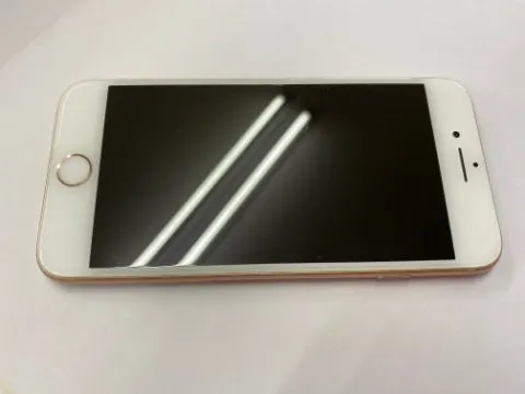 赤ロム iPhone8 64GB ゴールド バッテリー96%の画像（1）