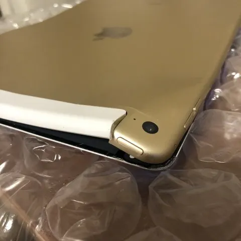 iPad Air2 WiFi + Cellular docomo 筐体破損の画像（2）