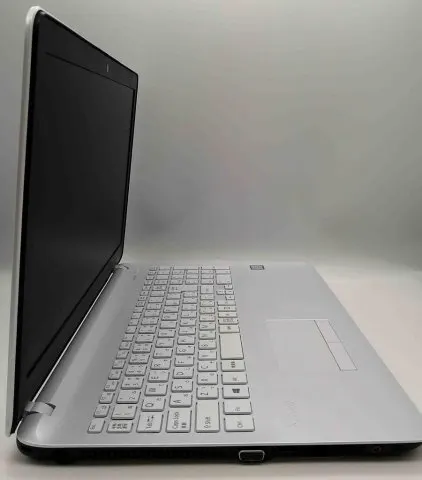 Vaioノートパソコン i3 (中古）、4GBのメモリ、HDD500GBの画像（1）