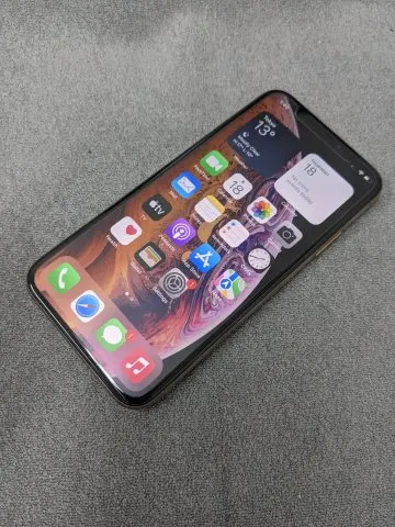 バッテリ交換済み100%！ iPhone XS 256GBの画像（0）