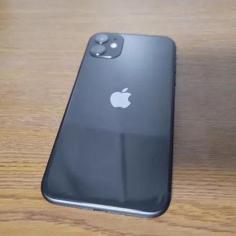iPhone 11 Black 64GB SoftBankの画像（1）