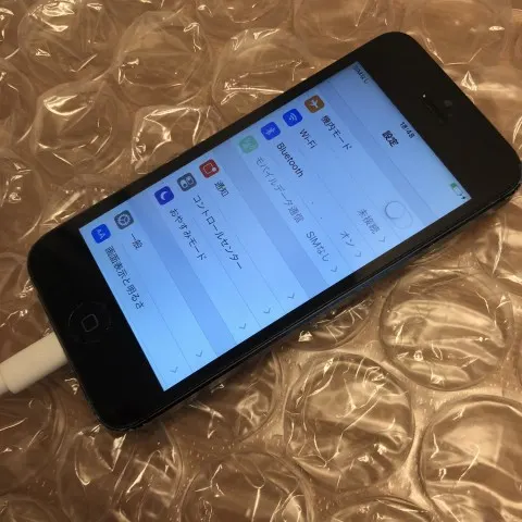 iPhone5 16GB Softbank チリホコリなどの汚れありの画像（0）