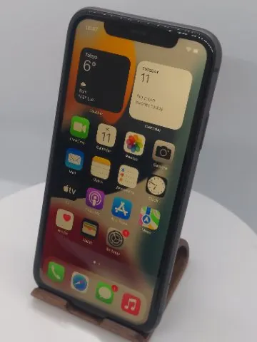 iPhone 11 64GB docomo SIMロック解除済み ワケありの画像（0）