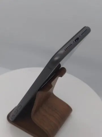iPhone 11 64GB docomo SIMロック解除済み ワケありの画像（2）