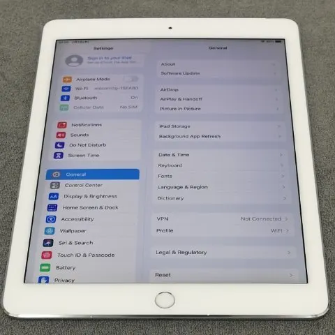 iPad Air 2 16GB WiFi+Cellularの画像（1）