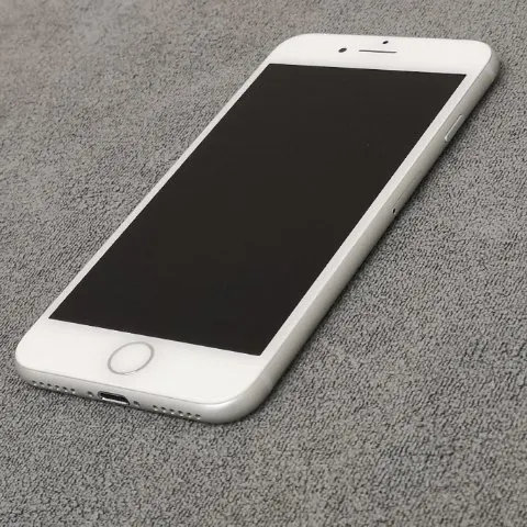 iPhone 8 64GB Silver 美品 訳ありの画像（1）
