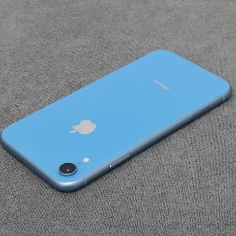 iPhone XR 128GB Blue docomoの画像（3）