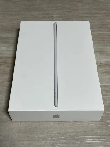 iPad 7世代　silver 32GBの画像（3）