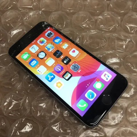 iPhone6s 64GB  au 画面割れ 充電不具合の画像（0）