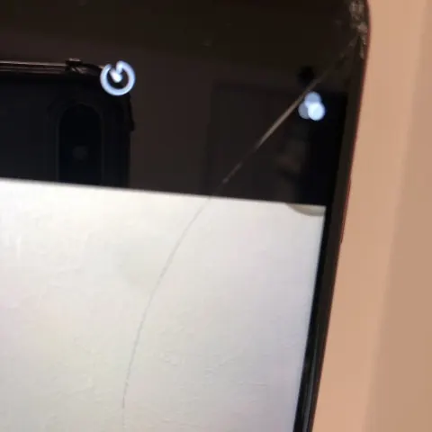 iPhone8 64GB docomo 画面割れ カメラ△の画像（4）