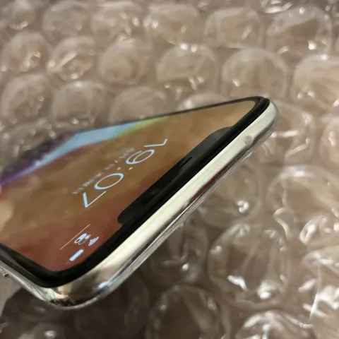iPhone X  64GB  Softbank  SIMロック解除済 画面割れの画像（3）