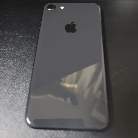 iPhone8 64GB 訳あり美品の画像（2）
