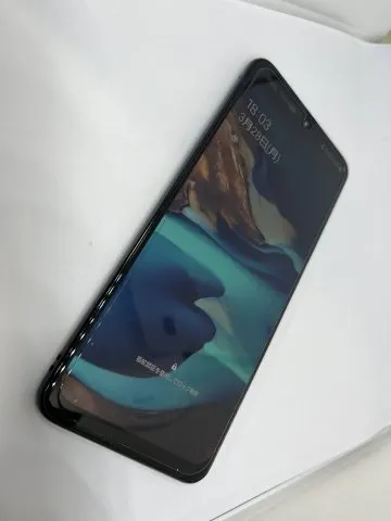 au Galaxy A30 SCV43 ブラック 赤ロムの画像（0）