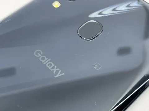 au Galaxy A30 SCV43 ブラック 赤ロムの画像（2）