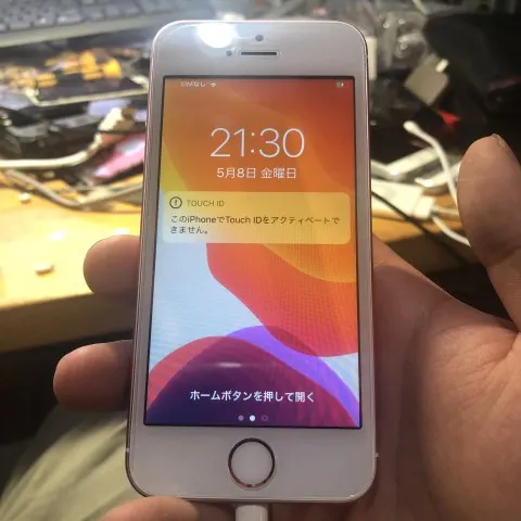 iPhone SE 32GB SIMフリーの画像（0）