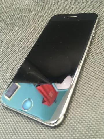 iPhone 8 64GBの画像（4）