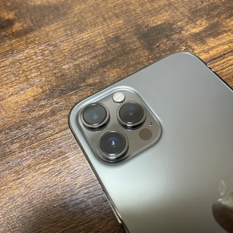 iPhone 12 Pro Max グラファイト 128 GB au　超美品の画像（1）
