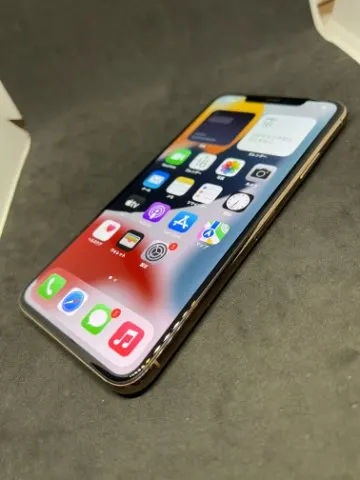 美品 訳あり iPhone11 Pro MAX ゴールド 64GBの画像（0）