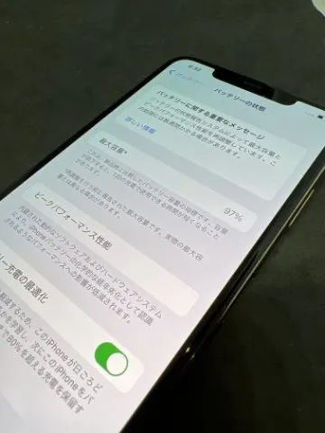美品 訳あり iPhone11 Pro MAX ゴールド 64GBの画像（2）
