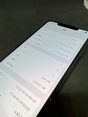 美品 訳あり iPhoneXs MAX スペースグレイ 256GBの画像（3）