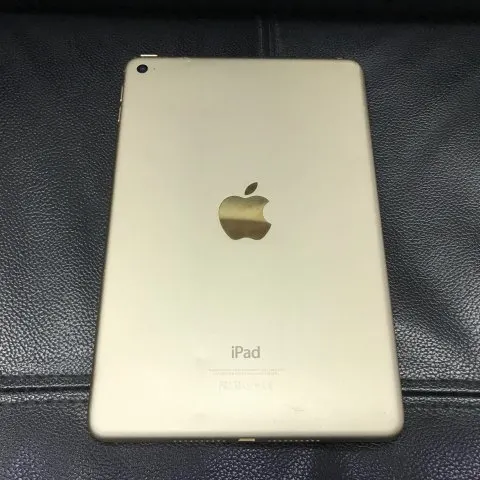 iPad mini 4 WiFiモデルの画像（1）