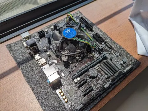 i3 10100F H410MS2H Intel純正クーラーセットの画像（0）